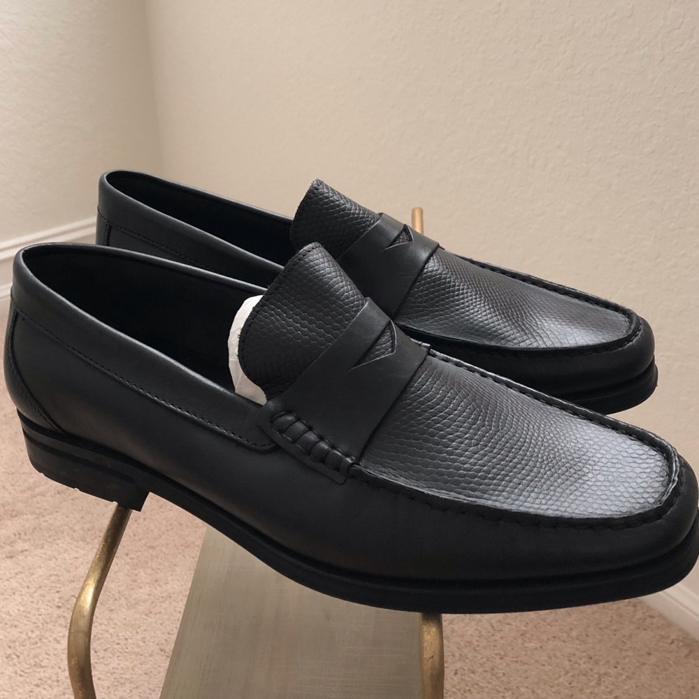 Men’s black penny Loafer.